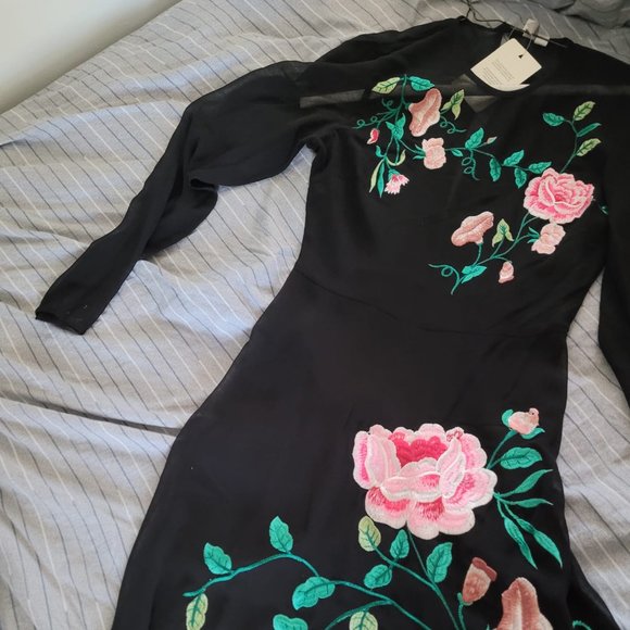 Dress - Picture 1 of 4